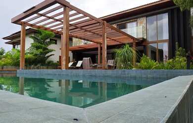 Imagem: A casa em condomínio possui 5 Dormitórios, 5 Banheiros, 5