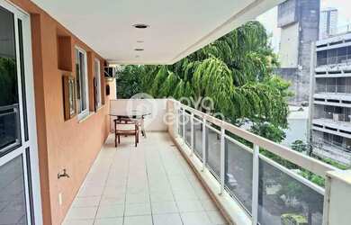 Imagem: O apartamento possui 4 Dormitórios, 3 Banheiros, 2 Vagas na