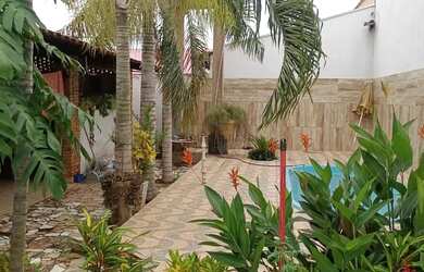 Imagem: A casa possui 3 Dormitórios, 3 Banheiros, 3 Vagas na garagem