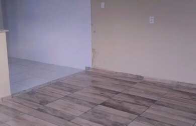 Imagem: A casa possui 1 Dormitório e 1 Banheiro e está localizado