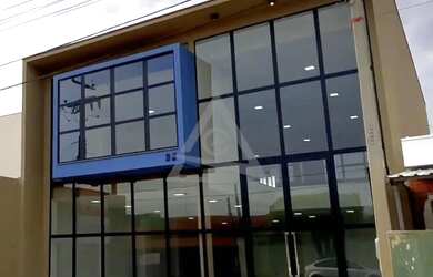 Imagem: O depósito possui 4 Vagas na garagem, 365m² de Área e está