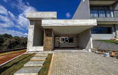 Imagem: A casa em condomínio possui 3 Dormitórios, 3 Banheiros, 121m²