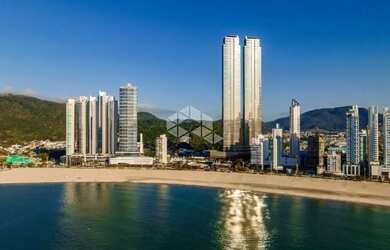 Imagem: O apartamento possui 4 Dormitórios, 5 Banheiros, 3 Vagas na