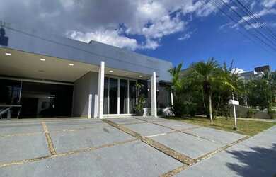 Imagem: A casa em condomínio possui 4 Dormitórios, 5 Banheiros, 4