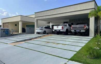 Imagem: A casa em condomínio possui 3 Dormitórios, 2 Banheiros, 4