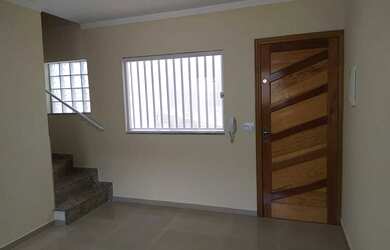 Imagem: A casa possui 2 Dormitórios, 2 Banheiros, 2 Vagas na garagem