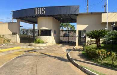 Imagem: A casa em condomínio possui 3 Dormitórios, 2 Banheiros, 5