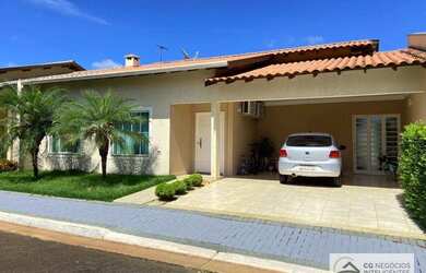 Imagem: A casa em condomínio possui 3 Dormitórios, 2 Banheiros, 4