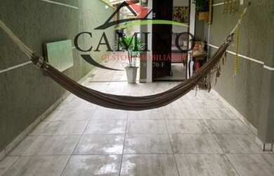 Imagem: A casa possui 3 Dormitórios, 1 Banheiro, 1 Vaga na garagem