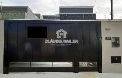 Imagem: A casa possui 3 Dormitórios, 3 Banheiros, 2 Vagas na garagem