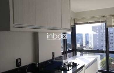 Imagem: O studio possui 1 Dormitório, 1 Banheiro, 55m² de Área e