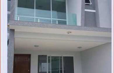 Imagem: A casa possui 3 Dormitórios, 2 Banheiros, 4 Vagas na garagem