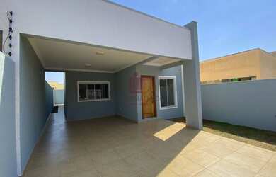 Imagem: A casa possui 2 Dormitórios, 1 Banheiro, 2 Vagas na garagem