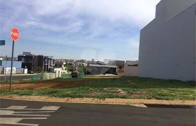 Imagem: A casa em condomínio possui 1 Dormitório, 1 Banheiro, 382m²