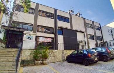 Imagem: O depósito possui 5 Vagas na garagem e 1181m² de Área e está