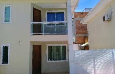 Imagem: A casa em condomínio possui 3 Dormitórios, 1 Banheiro, 2 Vagas