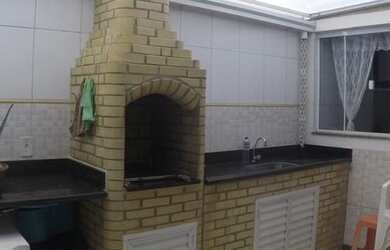 Imagem: A casa possui 3 Dormitórios, 4 Banheiros, 2 Vagas na garagem