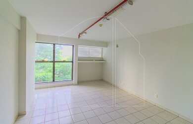 Imagem: O depósito possui 3 Vagas na garagem, 26m² de Área e está