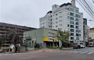 Imagem: O depósito possui 2 Vagas na garagem, 300m² de Área e está