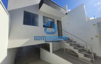 Imagem: A casa possui 3 Dormitórios, 1 Banheiro, 3 Vagas na garagem