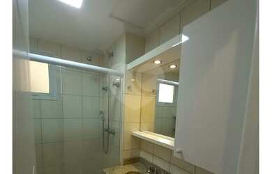 Imagem: O apartamento possui 3 Dormitórios, 1 Banheiro, 1 Vaga na garagem