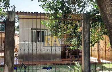 Imagem: A casa possui 2 Dormitórios, 1 Banheiro, 5 Vagas na garagem