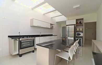 Imagem 5: Casa MODERNA Com Pé Dir.Alto, More a 5 min. Pq.Tingui, Condomínio Fechado, 3 suítes