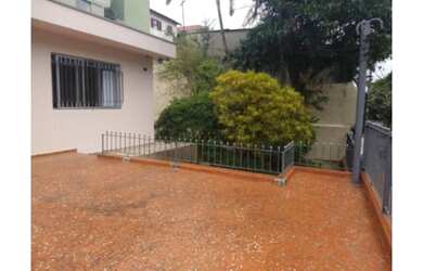 Imagem: A casa possui 3 Dormitórios, 3 Banheiros, 2 Vagas na garagem