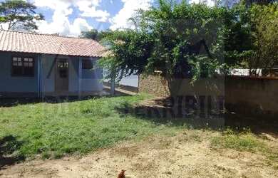 Imagem: A casa possui 2 Dormitórios, 1 Banheiro, 2 Vagas na garagem