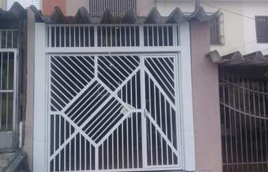 Imagem: A casa possui 2 Dormitórios, 2 Banheiros, 1 Vaga na garagem