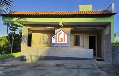 Imagem: A casa possui 4 Dormitórios, 1 Banheiro, 1 Vaga na garagem