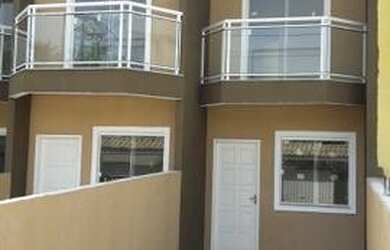 Imagem: A casa possui 2 Dormitórios, 1 Banheiro, 2 Vagas na garagem