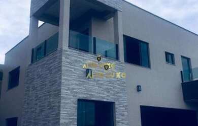 Imagem: A casa em condomínio possui 5 Dormitórios, 4 Banheiros, 4