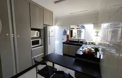 Imagem: A casa possui 3 Dormitórios, 1 Banheiro, 82m² de Área e