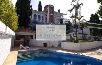 Imagem: A casa possui 3 Dormitórios, 4 Banheiros, 5 Vagas na garagem