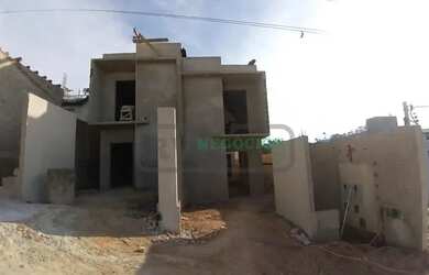 Imagem: A casa possui 2 Dormitórios, 3 Banheiros, 1 Vaga na garagem