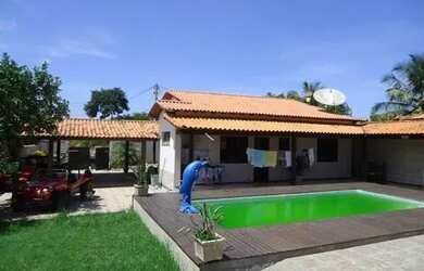 Imagem: A casa possui 2 Dormitórios, 1 Banheiro, 3 Vagas na garagem