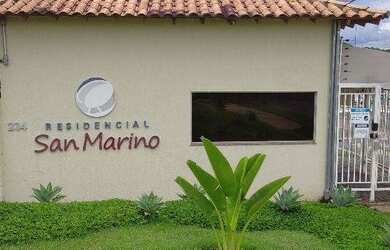 Imagem: A casa em condomínio possui 3 Dormitórios, 1 Banheiro, 2 Vagas