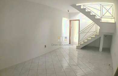 Imagem: A casa possui 3 Dormitórios, 2 Banheiros, 2 Vagas na garagem