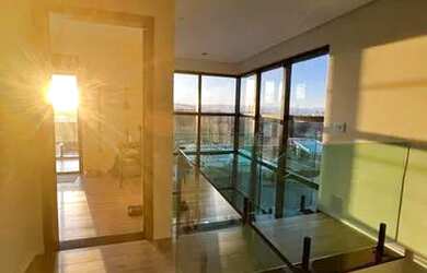 Imagem: A casa em condomínio possui 4 Dormitórios, 4 Banheiros, 3