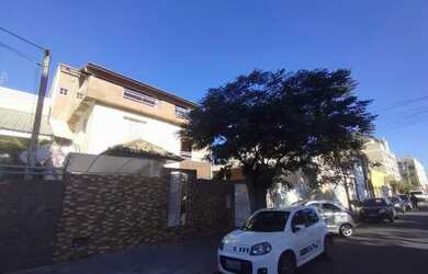 Imagem: A casa possui 3 Dormitórios, 3 Banheiros, 3 Vagas na garagem