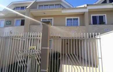 Imagem: A casa possui 3 Dormitórios, 1 Banheiro, 2 Vagas na garagem