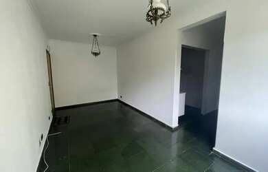 Imagem: O apartamento possui 3 Dormitórios, 1 Banheiro, 1 Vaga na garagem