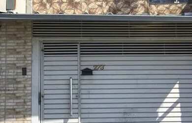 Imagem: A casa possui 5 Dormitórios, 5 Banheiros, 4 Vagas na garagem