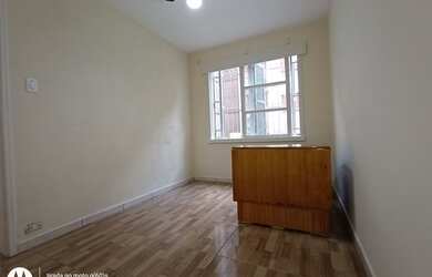 Imagem: O apartamento possui 1 Dormitório, 1 Banheiro, 1 Vaga na garagem