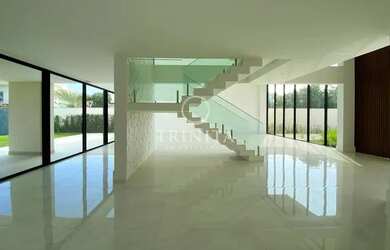 Imagem: A casa em condomínio possui 5 Dormitórios, 5 Banheiros, 5