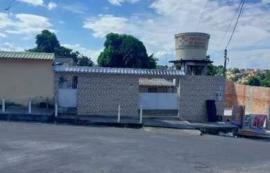 Imagem: A casa possui 3 Dormitórios, 1 Banheiro, 1 Vaga na garagem