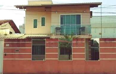 Imagem: A casa possui 3 Dormitórios, 3 Banheiros, 3 Vagas na garagem