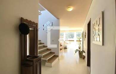 Imagem: A casa em condomínio possui 5 Dormitórios, 5 Banheiros, 4