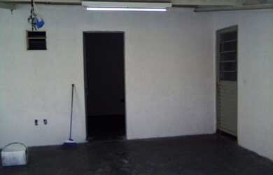 Imagem: A casa possui 2 Dormitórios, 1 Banheiro e está localizado